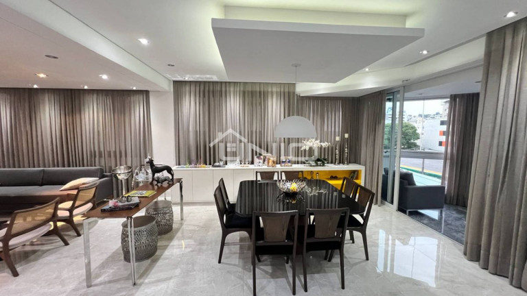 Imagem Apartamento com 3 Quartos à Venda, 260 m²