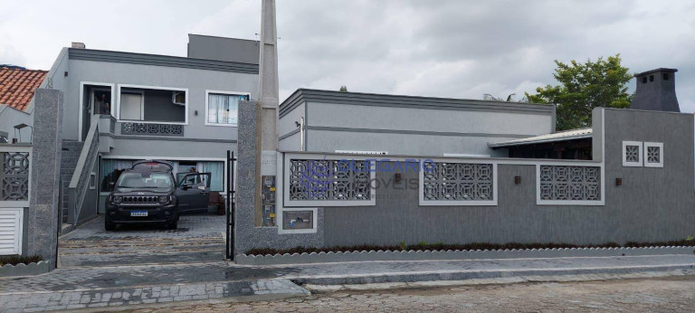 Casa com 4 Quartos à Venda, 200 m² em Armação - Penha