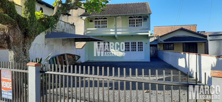 Casa com 3 Quartos à Venda, 280 m² em Centro - Balneário Barra Do Sul