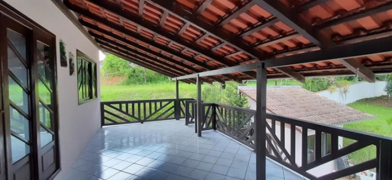 Imagem Sobrado com 4 Quartos à Venda, 269 m² em Santa Catarina - Joinville