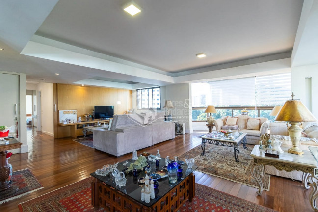 Apartamento com 3 Quartos à Venda, 195 m² em Moema - São Paulo