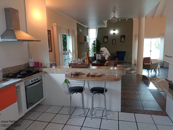 Imagem Casa com 5 Quartos à Venda, 220 m² em Josedy - Peruíbe