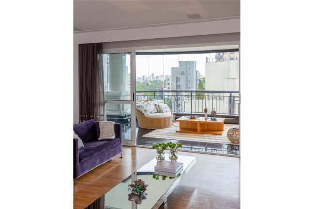 Imagem Imóvel com 3 Quartos à Venda, em Moema - São Paulo Imagem Imóvel com 3 Quartos à Venda, em Moema - São Paulo