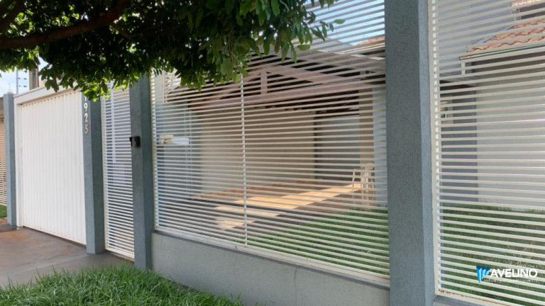 Casa com 4 Quartos à Venda, 220 m² em Vila Arapongas - Dourados