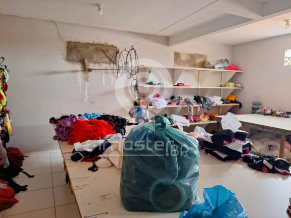 Imagem Casa com 5 Quartos à Venda,  em Acaracuzinho - Maracanaú