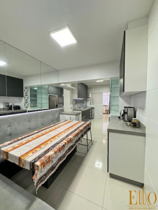 Imagem Apartamento com 3 Quartos à Venda, 175 m² em Centro - Balneário Camboriú Imagem Apartamento com 3 Quartos à Venda, 175 m² em Centro - Balneário Camboriú