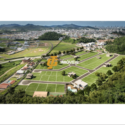 Terreno à Venda, 300 m² em Cedros - Camboriú