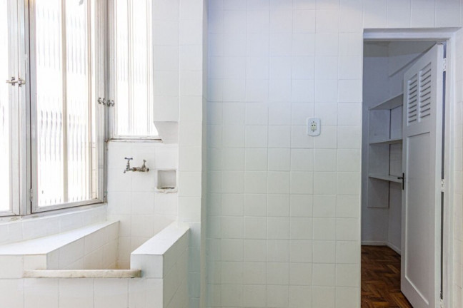 Imagem Imóvel com 3 Quartos à Venda, 94 m² em Copacabana - Rio De Janeiro Imagem Imóvel com 3 Quartos à Venda, 94 m² em Copacabana - Rio De Janeiro