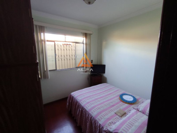 Imagem Casa com 4 Quartos à Venda, 500 m²