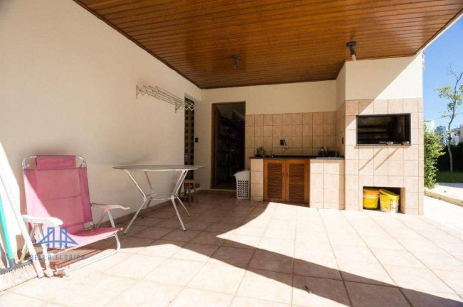 Imagem Casa com 5 Quartos à Venda, 324 m² em Itacorubi - Florianópolis Imagem Casa com 5 Quartos à Venda, 324 m² em Itacorubi - Florianópolis