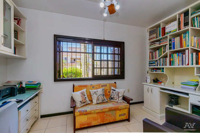 Imagem Casa com 4 Quartos à Venda, 210 m² em Niterói - Canoas