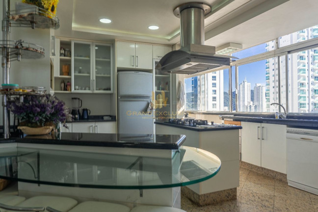 Imagem Cobertura com 4 Quartos à Venda, 130 m² em Centro - Balneário Camboriú