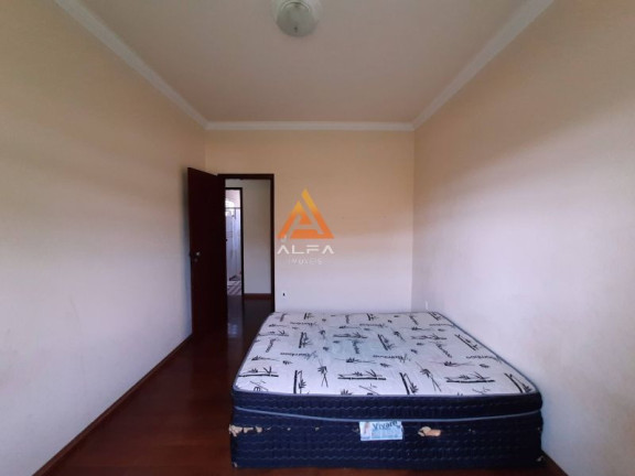 Imagem Casa com 4 Quartos à Venda, 380 m²