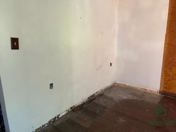 Imagem Casa com 4 Quartos à Venda, 150 m² em Jardim Do Salso - Porto Alegre