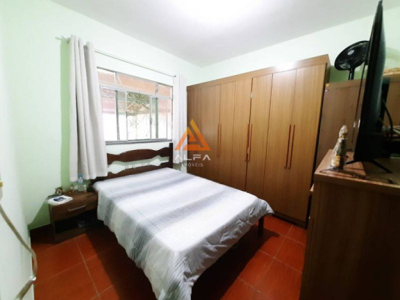 Imagem Casa com 4 Quartos à Venda, 120 m²