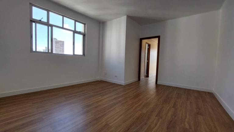 Imagem Apartamento com 2 Quartos à Venda, 76 m² em Centro - Curitiba