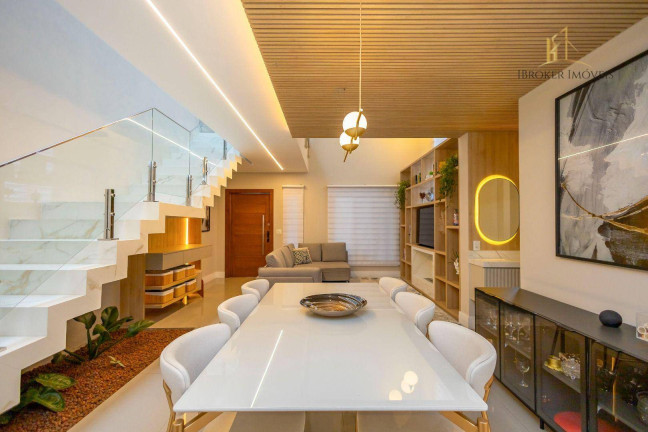 Imagem Sobrado com 3 Quartos à Venda, 208 m² em Uberaba - Curitiba Imagem Sobrado com 3 Quartos à Venda, 208 m² em Uberaba - Curitiba