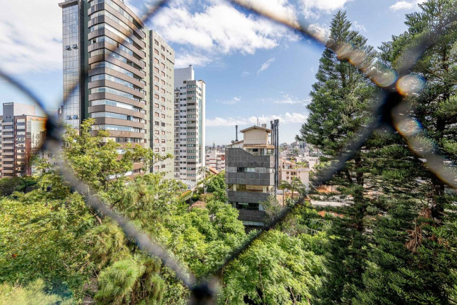 Imagem Imóvel com 4 Quartos à Venda, 373 m² em Bela Vista - Porto Alegre Imagem Imóvel com 4 Quartos à Venda, 373 m² em Bela Vista - Porto Alegre
