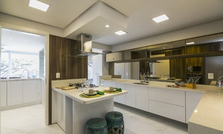 Imagem Apartamento com 3 Quartos à Venda, 187 m² em Vila Assunção - Porto Alegre Imagem Apartamento com 3 Quartos à Venda, 187 m² em Vila Assunção - Porto Alegre