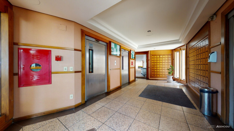 Imagem Imóvel com 2 Quartos à Venda, 65 m² em Cidade Baixa - Porto Alegre Imagem Imóvel com 2 Quartos à Venda, 65 m² em Cidade Baixa - Porto Alegre