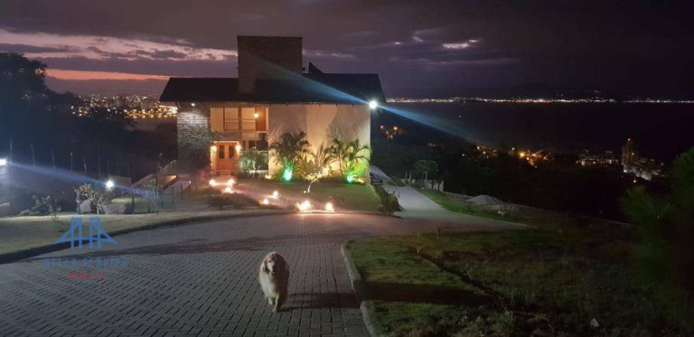 Imagem Casa com 4 Quartos à Venda, 450 m² em João Paulo - Florianópolis Imagem Casa com 4 Quartos à Venda, 450 m² em João Paulo - Florianópolis