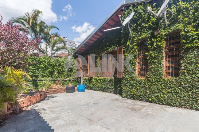 Imagem Casa com 3 Quartos à Venda, 381 m² em Tristeza - Porto Alegre
