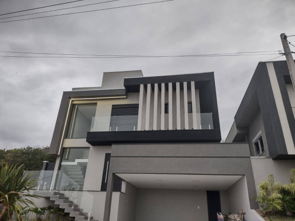 Sobrado com 3 Quartos à Venda, 236 m² em Putim - São José Dos Campos