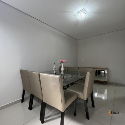 Imagem Casa com 3 Quartos à Venda, 123 m²