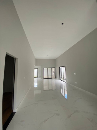 Imagem Casa com 3 Quartos à Venda, 300 m² em Piracangaguá - Taubaté Imagem Casa com 3 Quartos à Venda, 300 m² em Piracangaguá - Taubaté