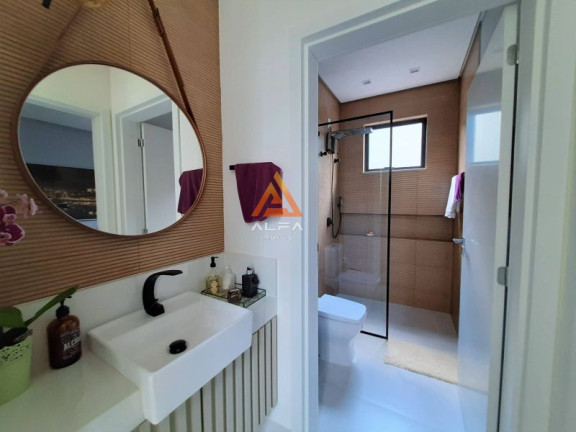 Imagem Casa de Condomínio com 3 Quartos à Venda, 300 m²