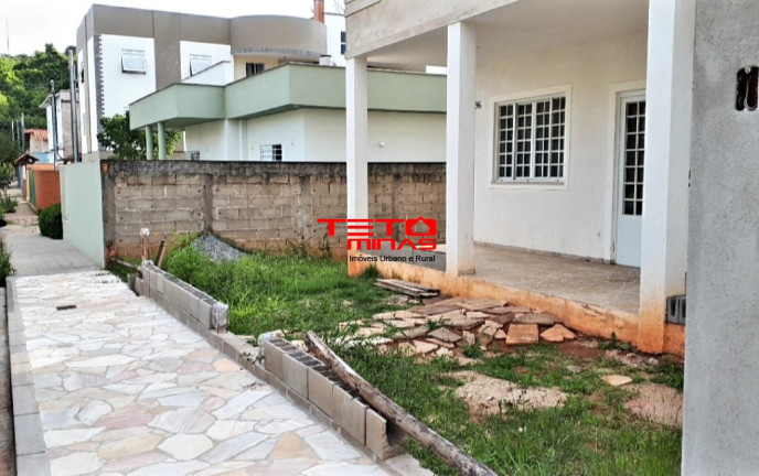 Imagem Casa com 4 Quartos à Venda, 360 m² em São Lourenço - São Lourenço
