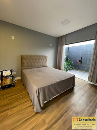 Imagem Casa com 3 Quartos à Venda, 400 m² em Campos Dos Goytacazes Imagem Casa com 3 Quartos à Venda, 400 m² em Campos Dos Goytacazes