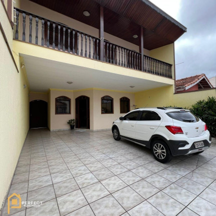 Casa com 4 Quartos à Venda, 300 m² em Terra Nova - Taubaté