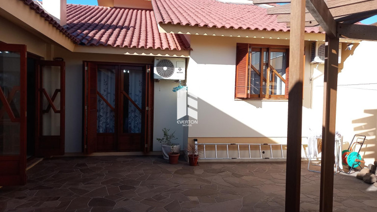 Imagem Casa com 3 Quartos à Venda, 240 m² em Nossa Senhora De Lourdes - Santa Maria Imagem Casa com 3 Quartos à Venda, 240 m² em Nossa Senhora De Lourdes - Santa Maria