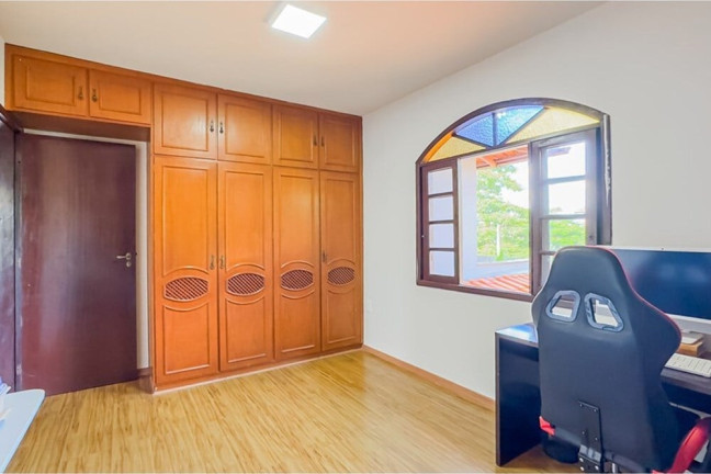Imagem Casa com 5 Quartos à Venda, 208 m² em Parque Dos Maias - Porto Alegre