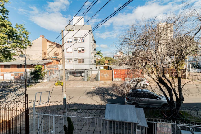 Imagem Imóvel com 1 Quarto à Venda, em Passo Da Areia - Porto Alegre Imagem Imóvel com 1 Quarto à Venda, em Passo Da Areia - Porto Alegre