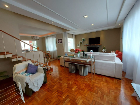 Imagem Casa com 3 Quartos à Venda, 260 m² em Jardim Cascata - Teresópolis