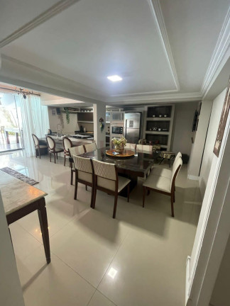 Imagem Casa com 4 Quartos para Alugar, 220 m² em Centro - Balneário Camboriú Imagem Casa com 4 Quartos para Alugar, 220 m² em Centro - Balneário Camboriú