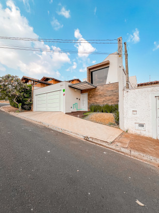 Sobrado com 3 Quartos à Venda,  em Residencial Amazonas - Franca