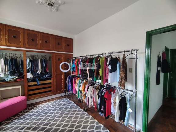 Imagem Casa com 3 Quartos à Venda, 243 m² em Centro - Uberaba Imagem Casa com 3 Quartos à Venda, 243 m² em Centro - Uberaba