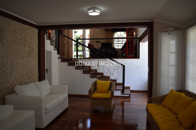Imagem Casa com 6 Quartos à Venda, 700 m² em Região Do Alto Do Capivari - Campos Do Jordão