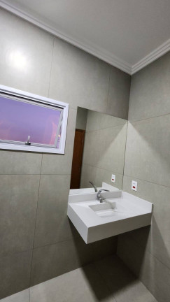 Imagem Casa com 3 Quartos à Venda, 157 m² em Botucatu