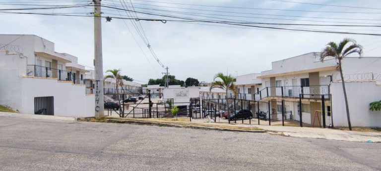Imagem Apartamento com 2 Quartos à Venda,  em Lopes De Oliveira - Sorocaba