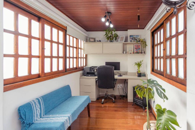 Imagem Imóvel com 3 Quartos à Venda, 272 m² em Jardim Lindóia - Porto Alegre Imagem Imóvel com 3 Quartos à Venda, 272 m² em Jardim Lindóia - Porto Alegre