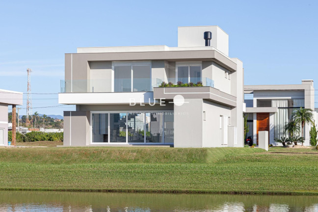 Imagem Casa de Condomínio com 4 Quartos à Venda, 308 m² em Centro - Torres
