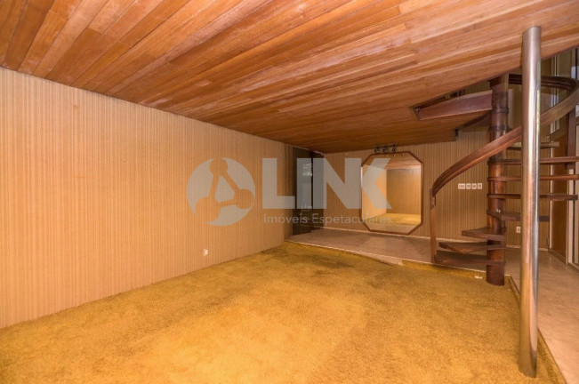 Imagem Casa com 3 Quartos à Venda, 388 m² em Auxiliadora - Porto Alegre Imagem Casa com 3 Quartos à Venda, 388 m² em Auxiliadora - Porto Alegre