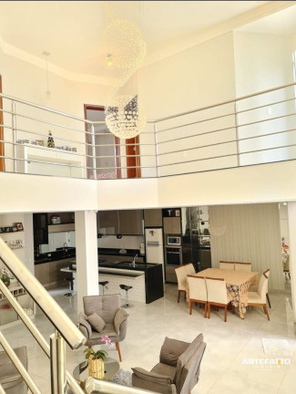 Imagem Sobrado com 3 Quartos à Venda, 205 m²