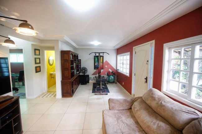 Imagem Casa com 8 Quartos à Venda, 400 m² em Maria Paula - Niterói Imagem Casa com 8 Quartos à Venda, 400 m² em Maria Paula - Niterói