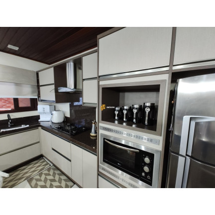 Imagem Casa com 3 Quartos à Venda, em Centro - Camboriú Imagem Casa com 3 Quartos à Venda, em Centro - Camboriú