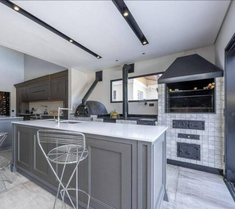 Imagem Casa com 4 Quartos à Venda, 588 m² em Santo Inácio - Curitiba Imagem Casa com 4 Quartos à Venda, 588 m² em Santo Inácio - Curitiba